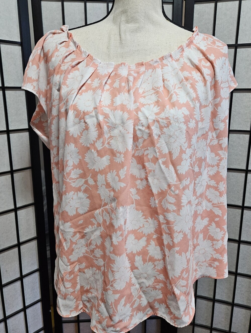 LC Lauren Conrad Large Coral And White Botanical Floral Short Sleeve Peasant Top